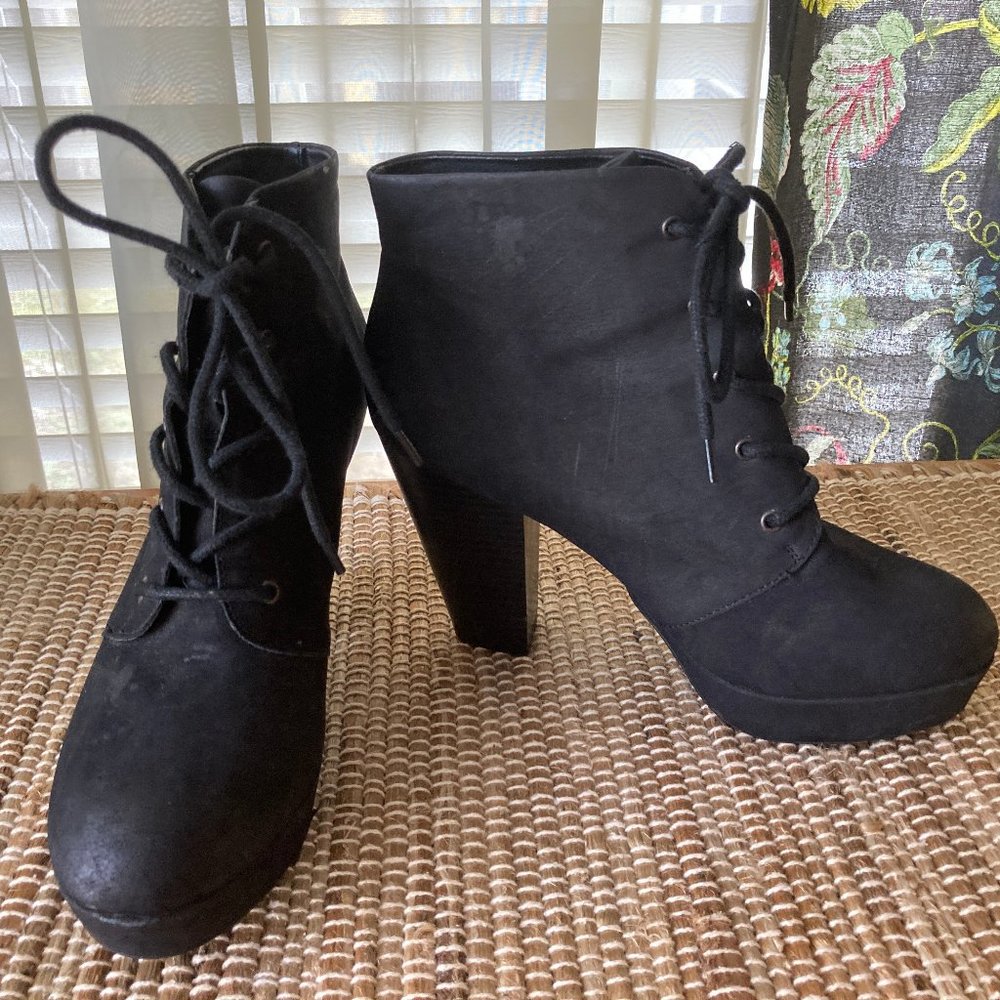 Mossimo Supply Co. Black Suede Lace Up Granny Platform  Boot  8.5M